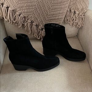 Elegant Black Ankle Boots